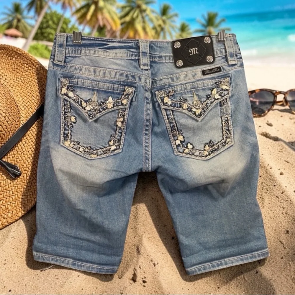 Miss Me denim shorts Size 27 💞